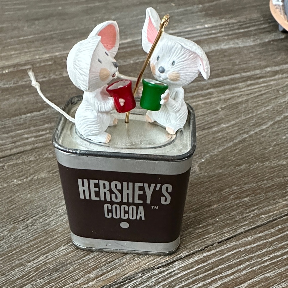 Hershey's Cocoa Tin with Mouse Figurines